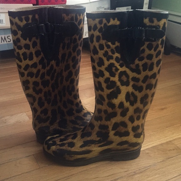 Cheetah Print Rain Boots! SZ 7! Perfect Condition! - Picture 2 of 5